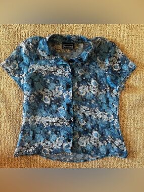 Vintage Anxiety Floral Button-Up Top in Blue and White